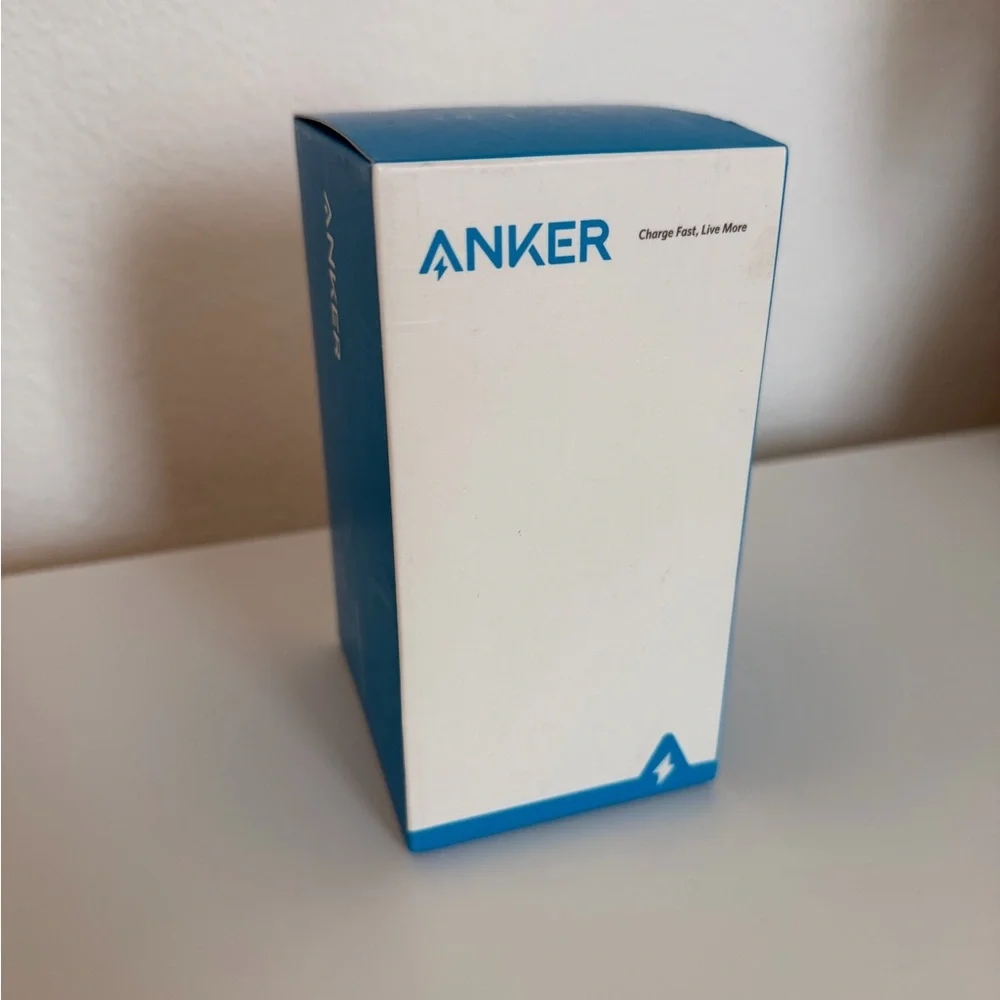 Anker White PowerWave 7.5 Charging Dock